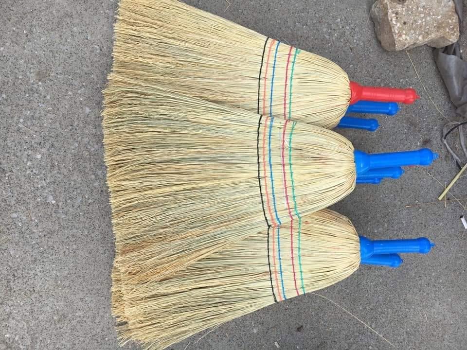Yeni Nesil Plastik Saplı Süpürge